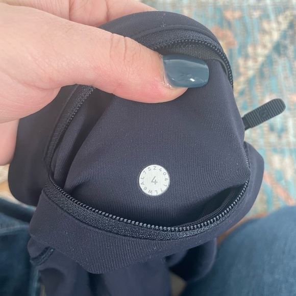 Lululemon cropped navy leggings - Picture 4 of 4